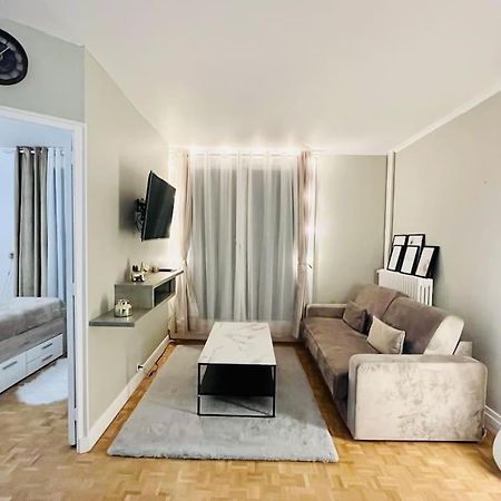 Proche Chateau De Versailles Avec Balcon Vu Sur Une Foret Et Parking Gratuit Pour 5 Personnes Maximum Exterior foto