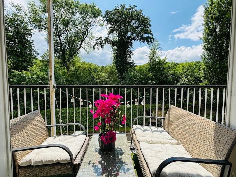 Proche Chateau De Versailles Avec Balcon Vu Sur Une Foret Et Parking Gratuit Pour 5 Personnes Maximum Exterior foto