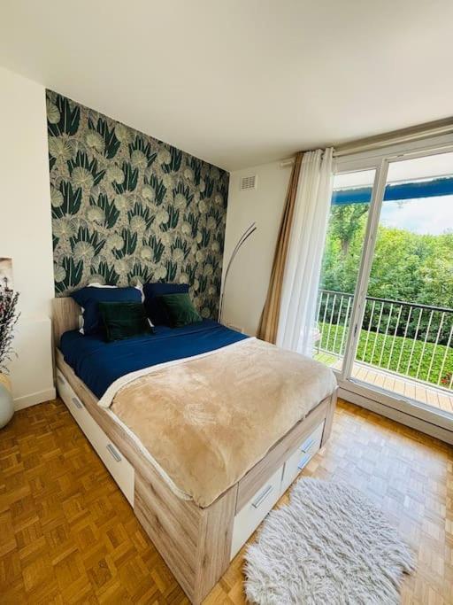 Proche Chateau De Versailles Avec Balcon Vu Sur Une Foret Et Parking Gratuit Pour 5 Personnes Maximum Exterior foto
